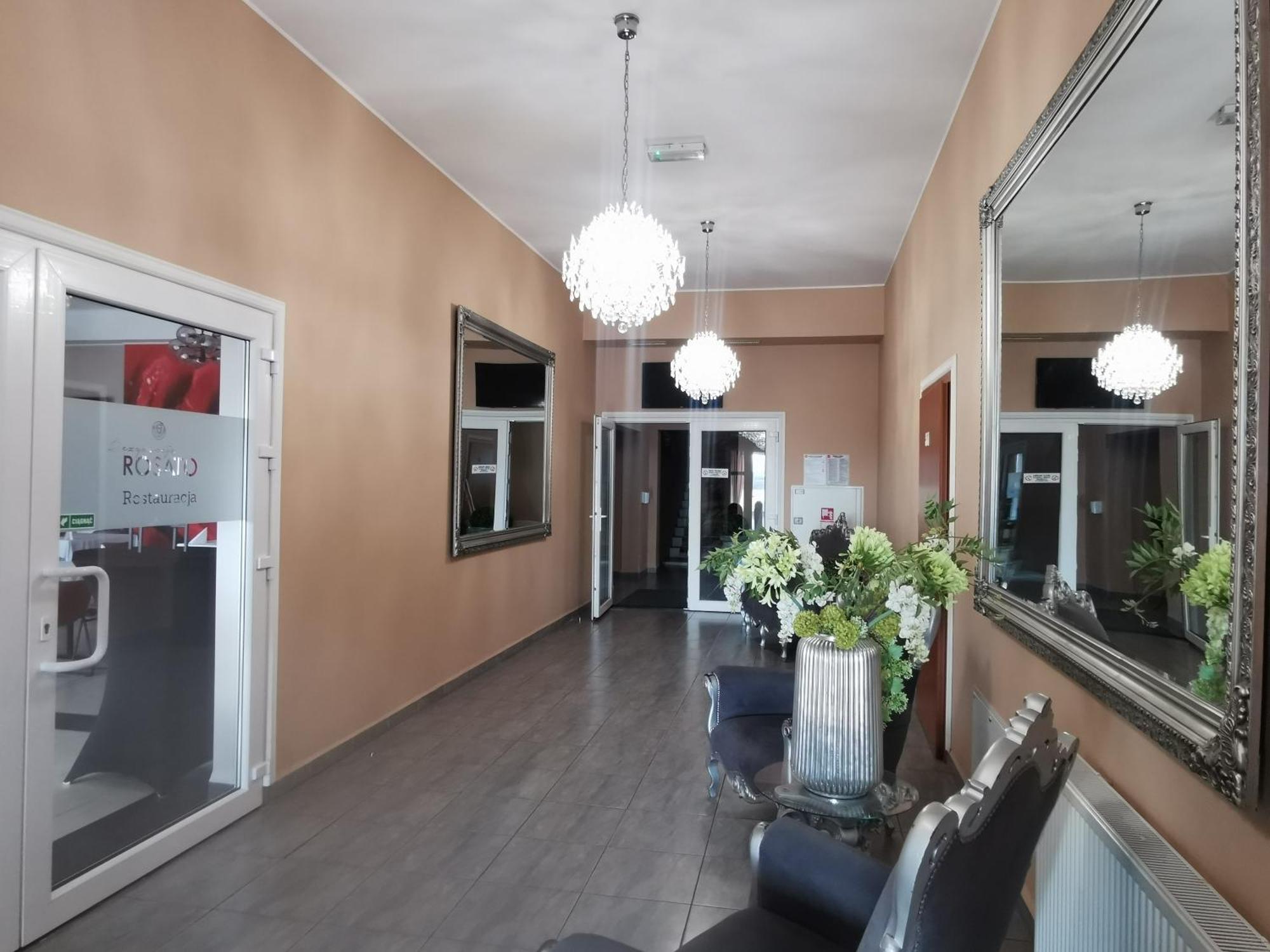 Rezydencja Rosato Mirkow Exterior foto